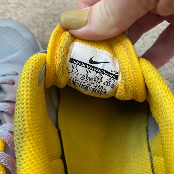 Nike tennis shoes gray orange yellow sneakers - Picture 5 of 5